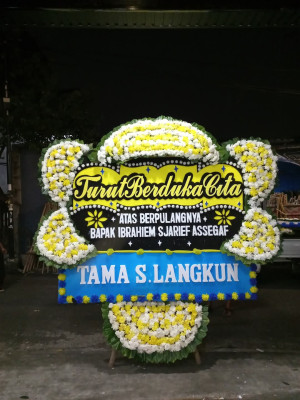 Papan Bunga Duka di Panumbangan